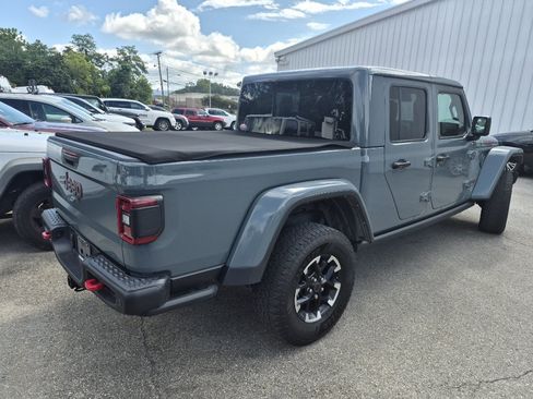 Used 2024 Jeep Gladiator Rubicon AWD/4WD image 3