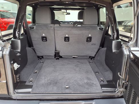 Used 2020 Jeep Wrangler Unlimited Sahara w/ LED Lighting Group image 18