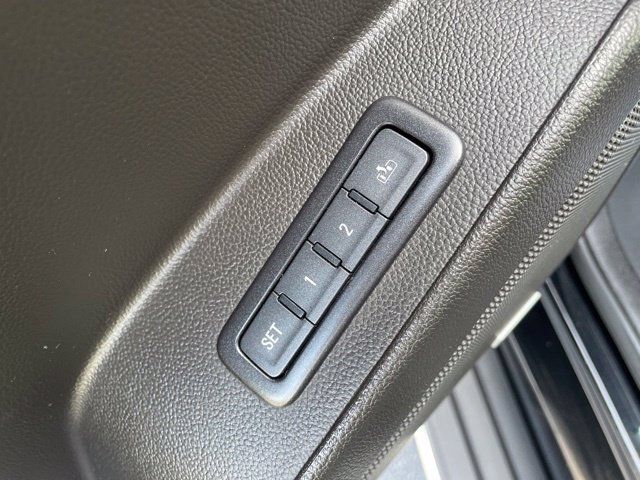 Used 2017 GMC Yukon Denali w/ Open Road Package AWD/4WD image 13