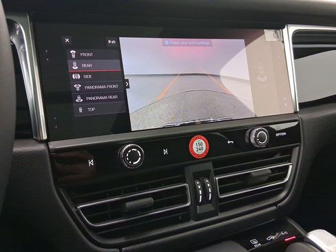 Used 2026 Porsche Macan AWD/4WD image 23