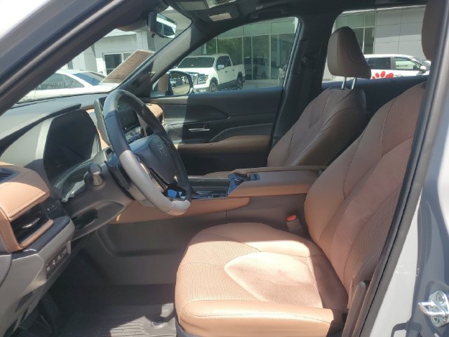Used 2026 Toyota Grand Highlander AWD Hybrid image 14