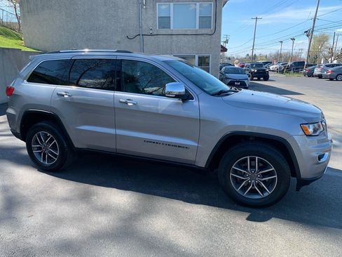 Used 2019 Jeep Grand Cherokee Limited AWD/4WD image 6