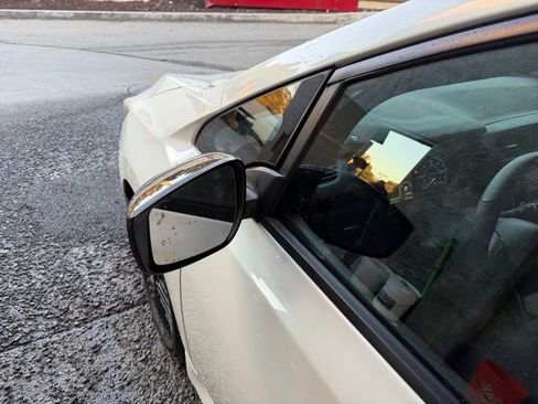 Used 2025 Nissan Leaf SV Plus image 35