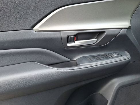 Certified 2024 Toyota Grand Highlander AWD image 13