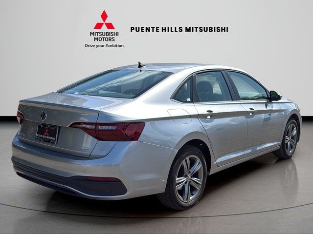 Used 2024 Volkswagen Jetta SE FWD image 5