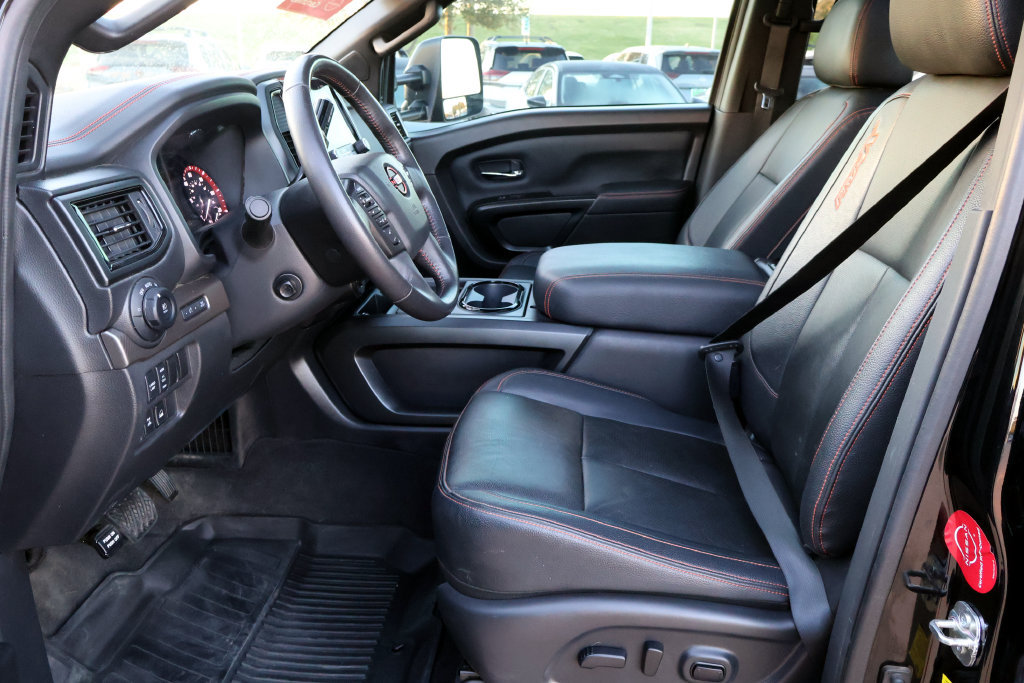 Used 2024 Nissan Titan PRO-4X w/ Pro-4x Convenience Package AWD/4WD image 18