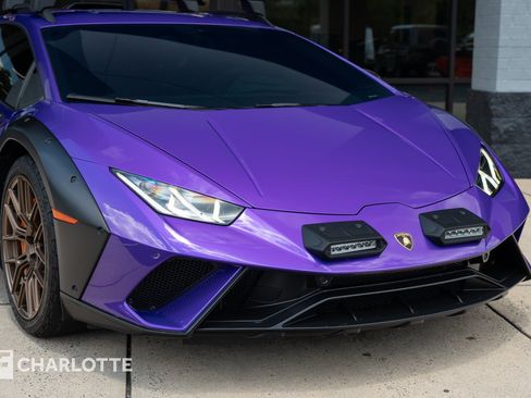Used 2024 Lamborghini Huracan Sterrato AWD/4WD image 2