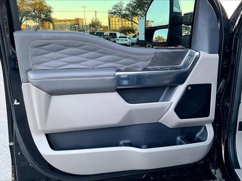 Used 2025 Ford F250 Platinum w/ Platinum Plus Package image 21