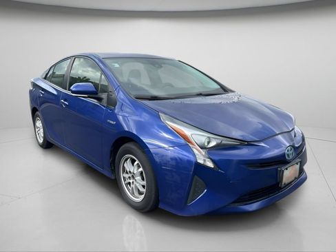 Used 2017 Toyota Prius Two w/ Carpet Mat Package FWD image 2