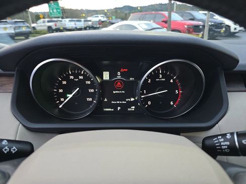 Used 2017 Land Rover Discovery HSE image 12