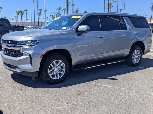 Used 2023 Chevrolet Suburban LS RWD image 5