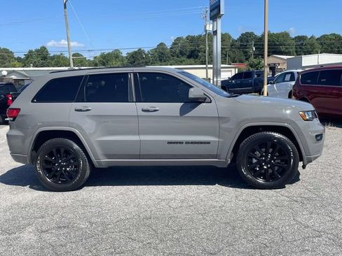 Used 2021 Jeep Grand Cherokee Laredo X AWD/4WD image 2