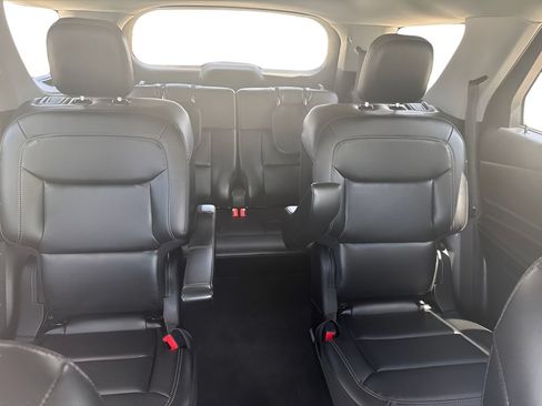 Used 2022 Ford Explorer XLT w/ Equipment Group 202A AWD/4WD image 25