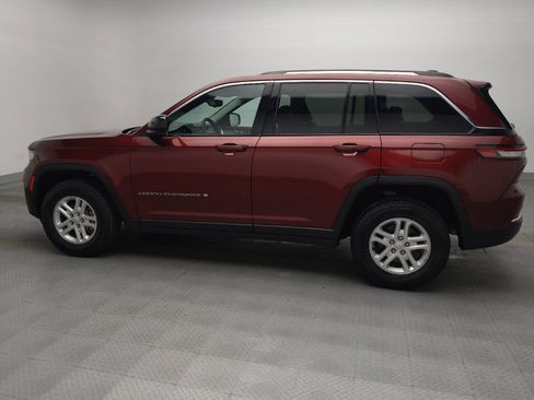 Used 2024 Jeep Grand Cherokee Laredo RWD image 3