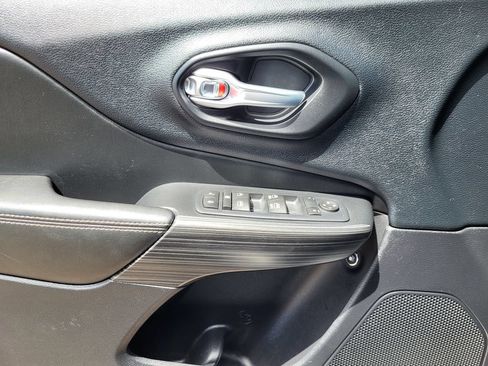 Used 2016 Jeep Cherokee Limited AWD/4WD image 14