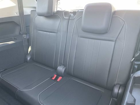 Used 2023 Volkswagen Tiguan SE FWD image 16