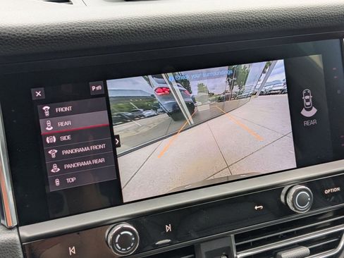 Certified 2026 Porsche Macan AWD/4WD image 19
