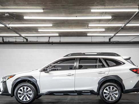 Used 2023 Subaru Outback Premium AWD/4WD image 2