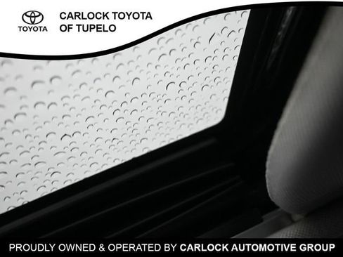 Used 2021 Toyota RAV4 XLE Premium image 18