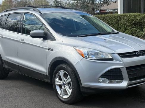Used 2014 Ford Escape SE w/ Equipment Group 201A image 3