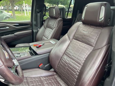 Used 2023 Cadillac Escalade ESV V w/ LPO, Floor Liner Package AWD/4WD image 18