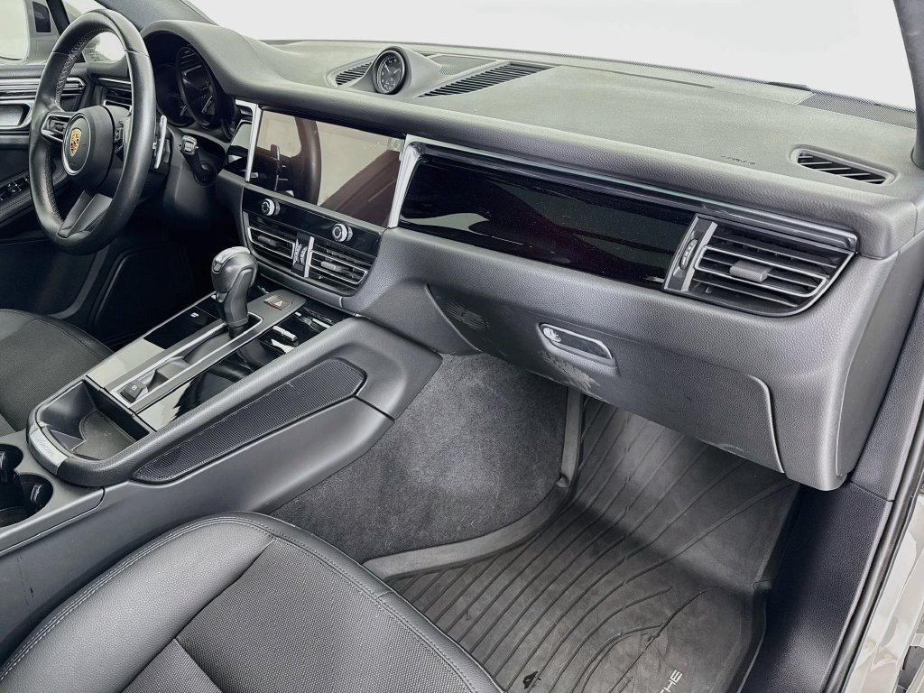 Certified 2023 Porsche Macan Turbo AWD/4WD image 30