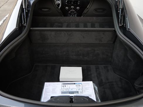 Used 2019 Aston Martin V8 Vantage Coupe image 22