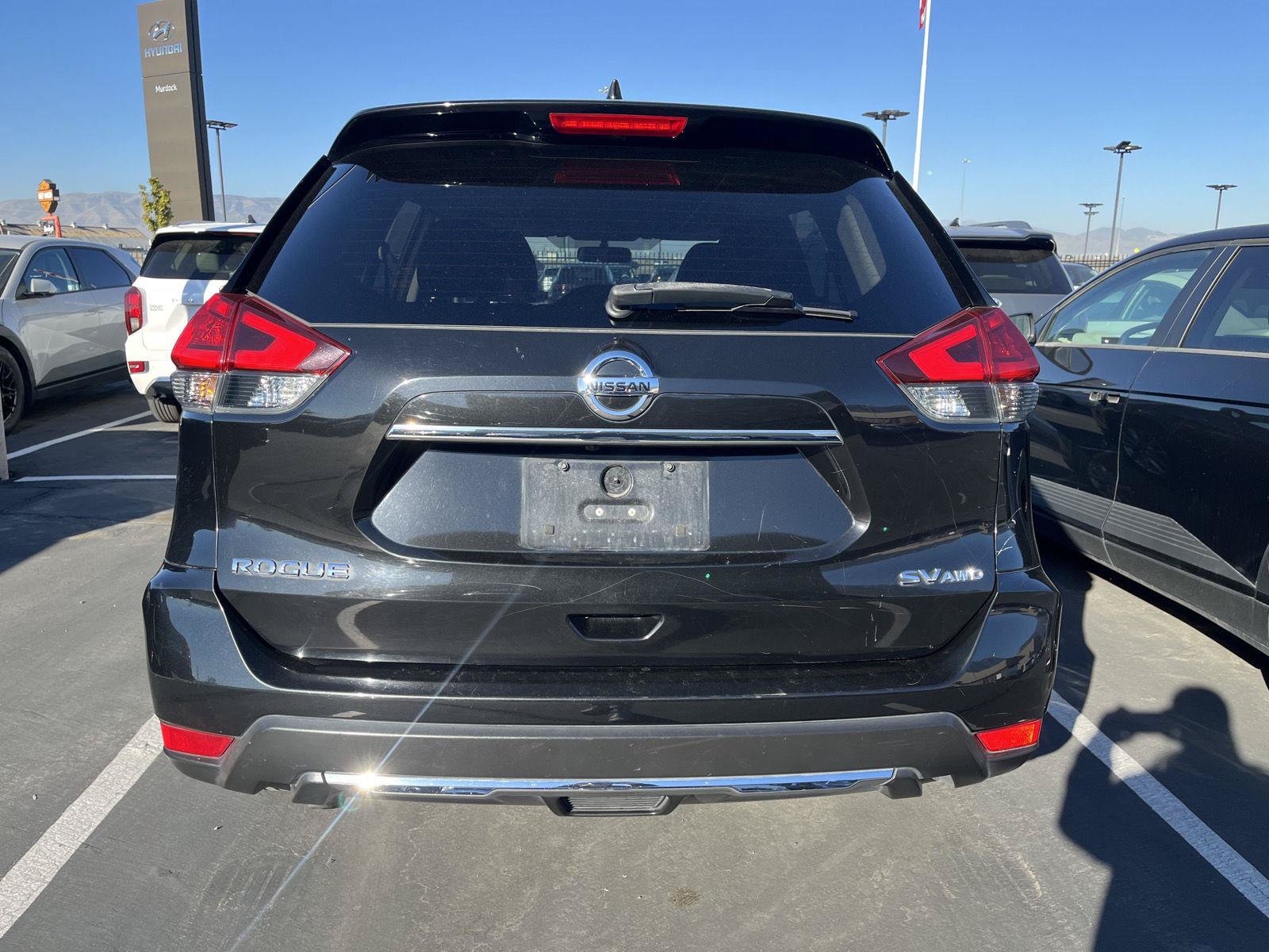 Used 2017 Nissan Rogue SV AWD/4WD image 4
