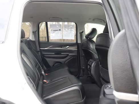 Used 2024 Jeep Grand Cherokee Limited image 44