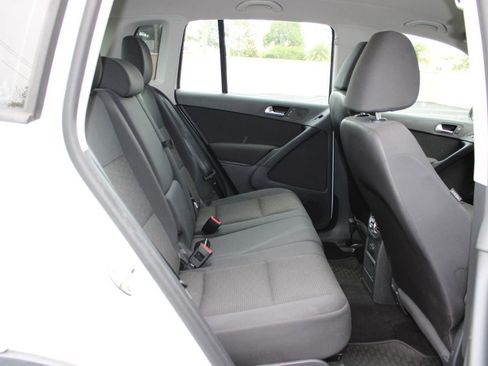 Used 2017 Volkswagen Tiguan Limited w/ Premium Package FWD image 20