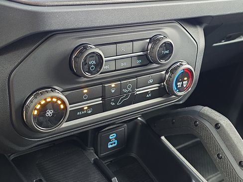 New 2025 Ford Bronco Badlands image 23