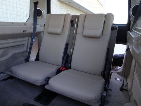 Used 2016 Land Rover LR4 HSE image 13