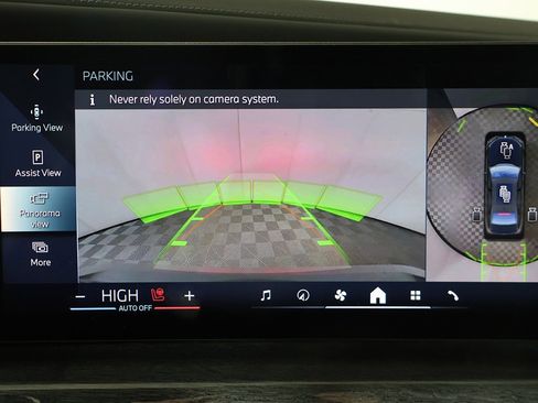 Used 2025 BMW 740i xDrive image 49