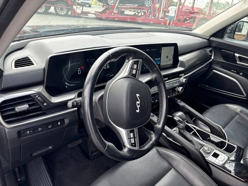 Used 2025 Kia Telluride S FWD image 4