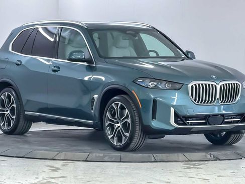 Used 2025 BMW X5 xDrive50e w/ Premium Package image 9