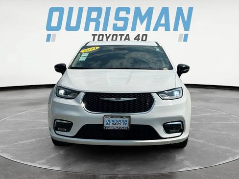 Used 2024 Chrysler Pacifica Limited FWD image 2