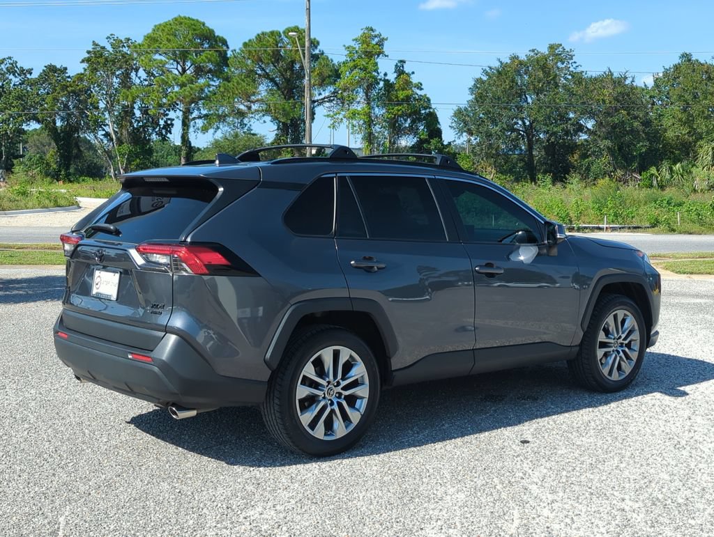Used 2019 Toyota RAV4 XLE Premium w/ Cold Weather Package AWD/4WD image 7