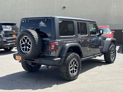 Used 2025 Jeep Wrangler Unlimited Rubicon AWD/4WD image 3