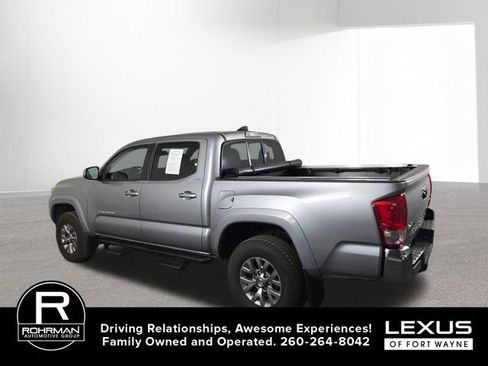 Used 2017 Toyota Tacoma SR5 w/ Tow Package AWD/4WD image 11