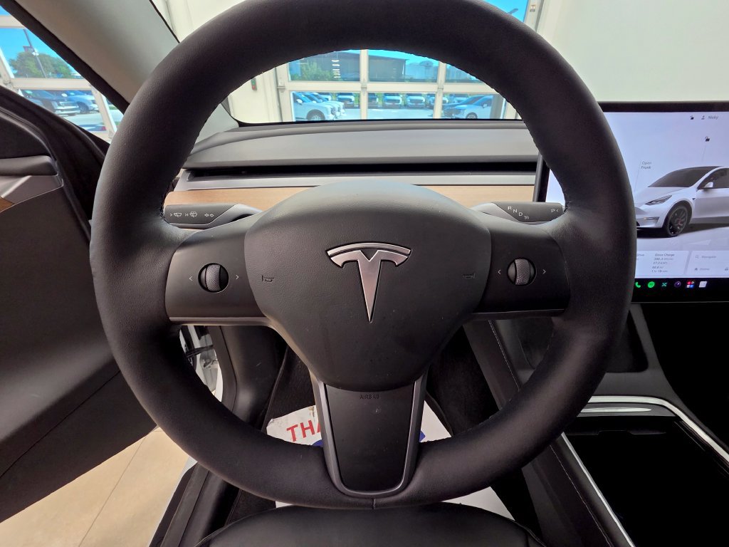 Used 2022 Tesla Model Y Performance AWD/4WD image 16