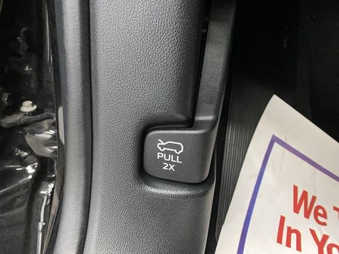 Used 2022 Ford Explorer XLT image 18