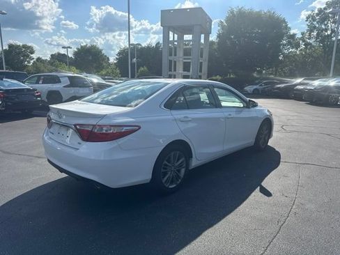 Used 2017 Toyota Camry SE FWD image 4