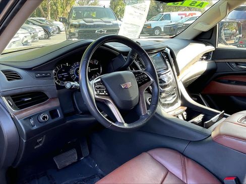 Used 2019 Cadillac Escalade ESV Premium Luxury image 14