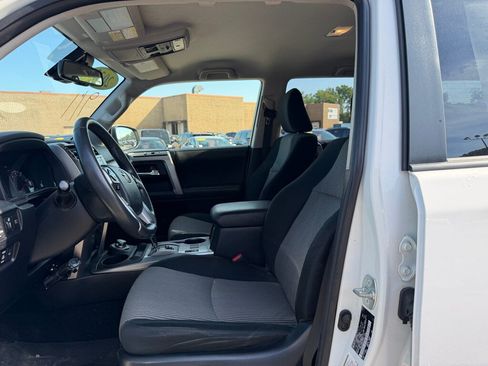 Used 2022 Toyota 4Runner SR5 AWD/4WD image 6