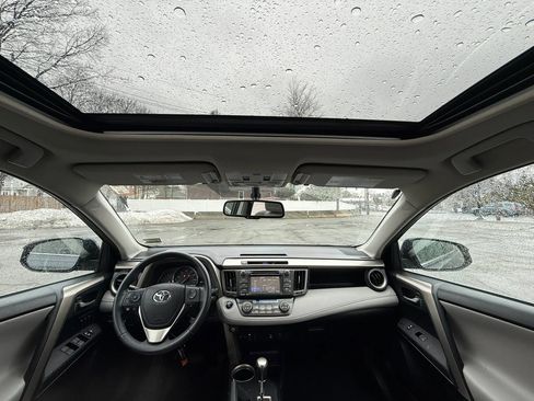 Used 2015 Toyota RAV4 Limited image 31