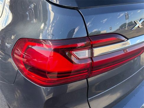 Used 2022 BMW X7 xDrive40i w/ Premium Package image 34
