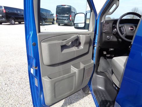 Used 2018 GMC Savana 3500 LT w/ LT Preferred Equipment Group image 6