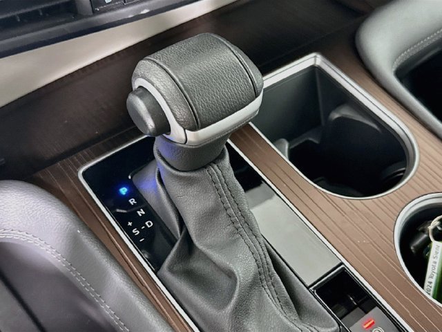Certified 2024 Toyota Sienna XLE FWD image 18