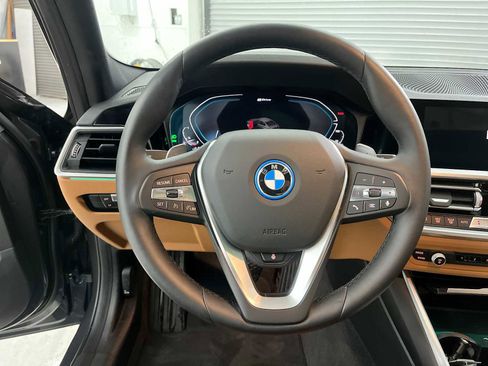 Used 2022 BMW 330e xDrive w/ Premium Package image 17