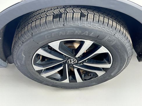 Used 2023 Volkswagen Tiguan S image 29